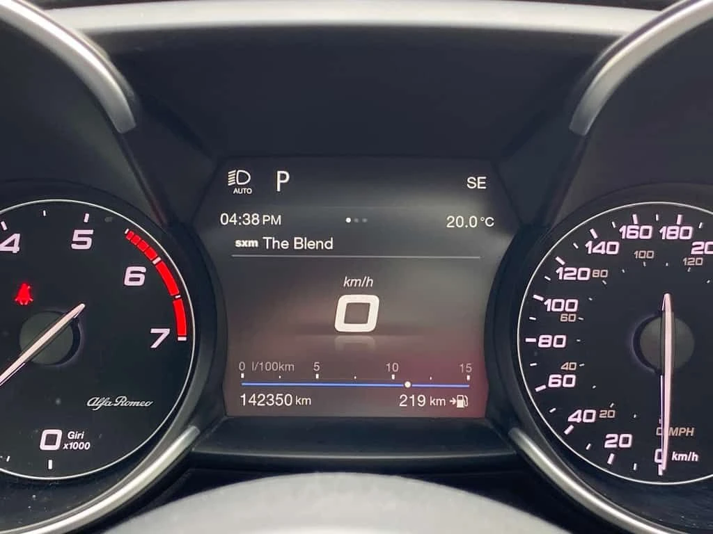 Alfa Romeo Giulia * 4dr Sdn AWD * CARFAX * ЦЕНА ДО БГ - изображение 6