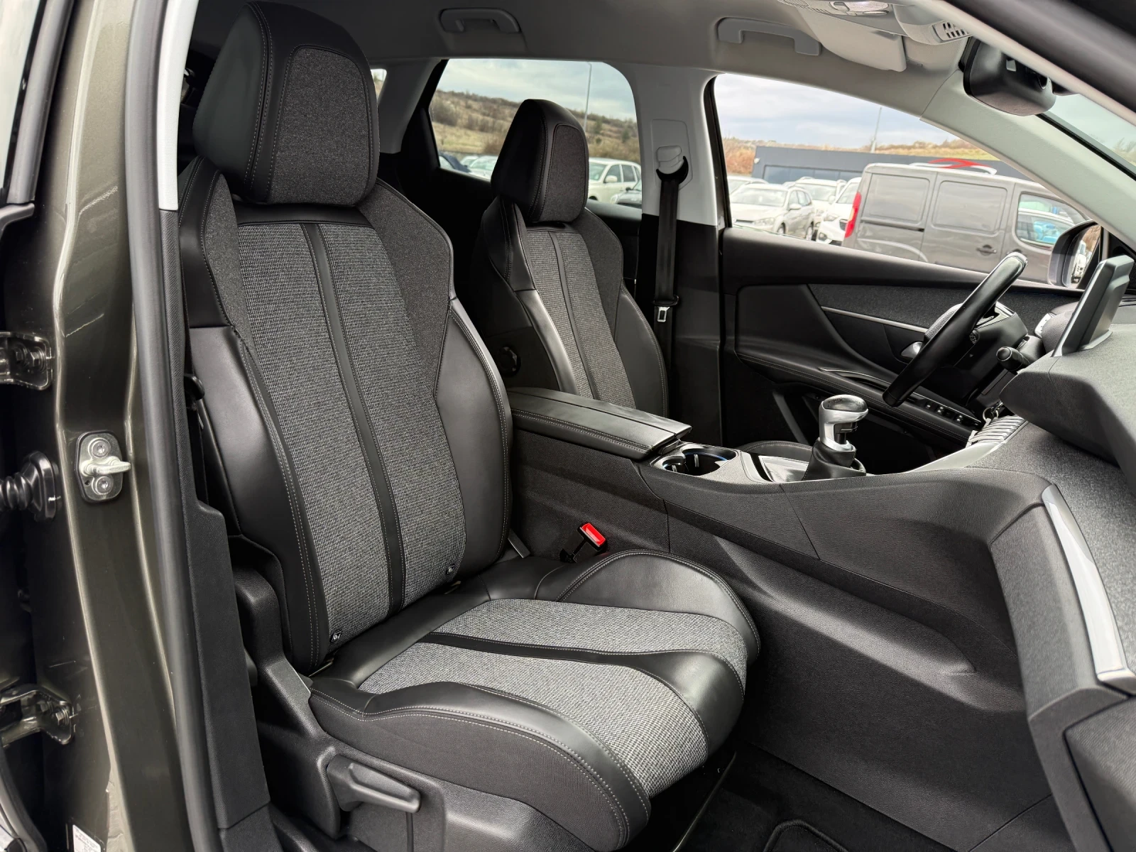 Peugeot 3008 1.2 БЕНЗИН, СЕРВИЗНА ИСТОРИЯ!, снимка 10 - Автомобили и джипове - 54032670