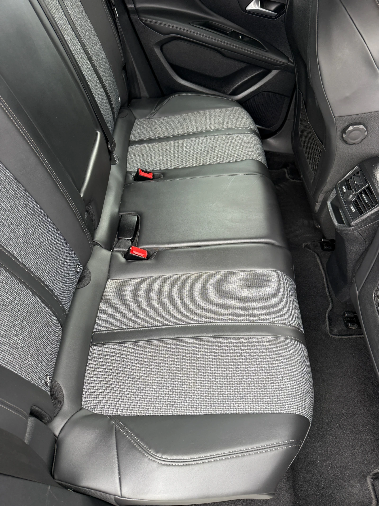 Peugeot 3008 1.2 БЕНЗИН, СЕРВИЗНА ИСТОРИЯ!, снимка 11 - Автомобили и джипове - 54032670