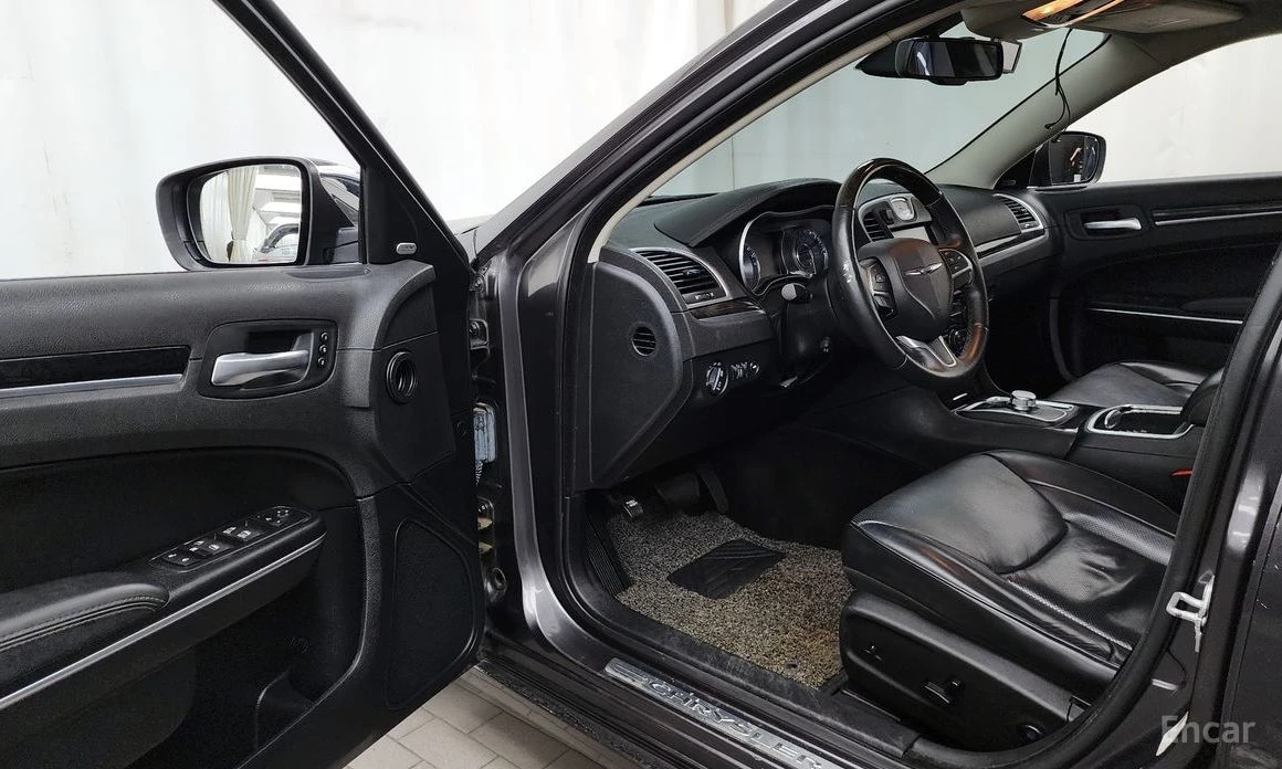 Chrysler 300c 3.6* ПОДГРЕВ* ОБДУХВАНЕ* КАМЕРА* КЕЙЛЕС* , снимка 6 - Автомобили и джипове - 54217468