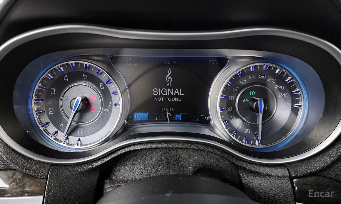 Chrysler 300c 3.6* ПОДГРЕВ* ОБДУХВАНЕ* КАМЕРА* КЕЙЛЕС* , снимка 12 - Автомобили и джипове - 54217468