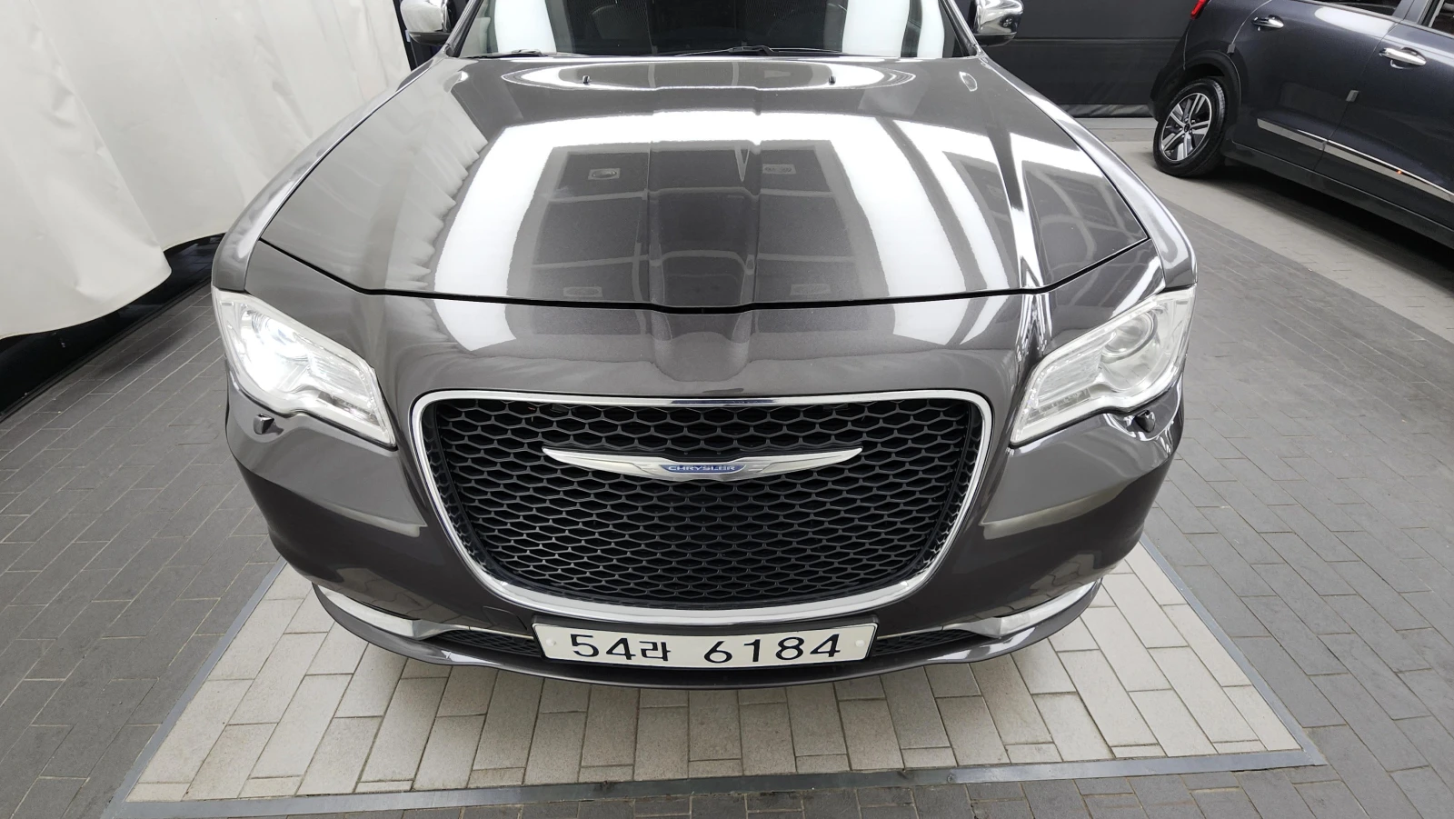 Chrysler 300c 3.6* ПОДГРЕВ* ОБДУХВАНЕ* КАМЕРА* КЕЙЛЕС* , снимка 5 - Автомобили и джипове - 54217468
