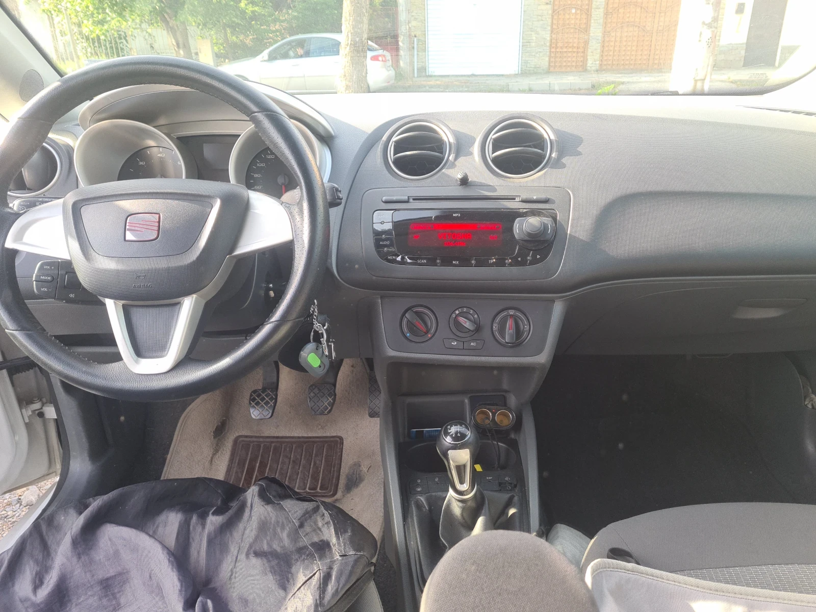 Seat Ibiza 1.2 tdi, снимка 2 - Автомобили и джипове - 54462749