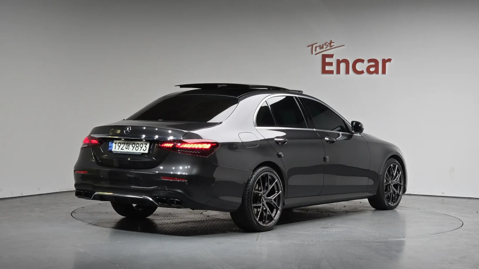 Mercedes-Benz E 350 4MATIC AMG Line Edition, снимка 2 - Автомобили и джипове - 54712858