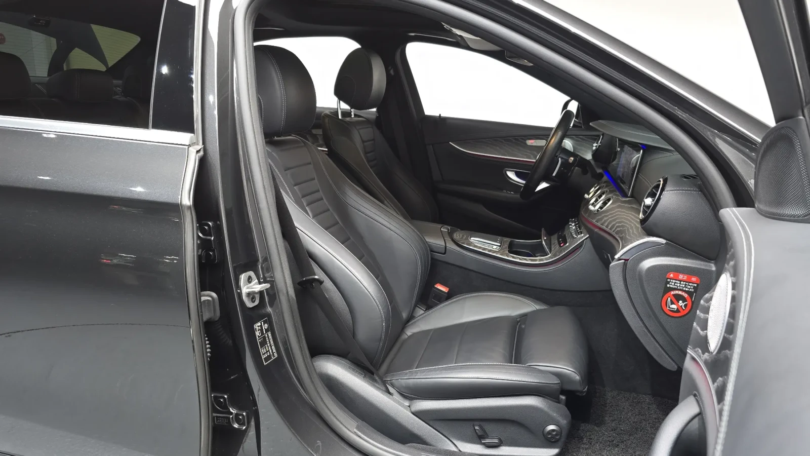 Mercedes-Benz E 350 4MATIC AMG Line Edition, снимка 10 - Автомобили и джипове - 54712858