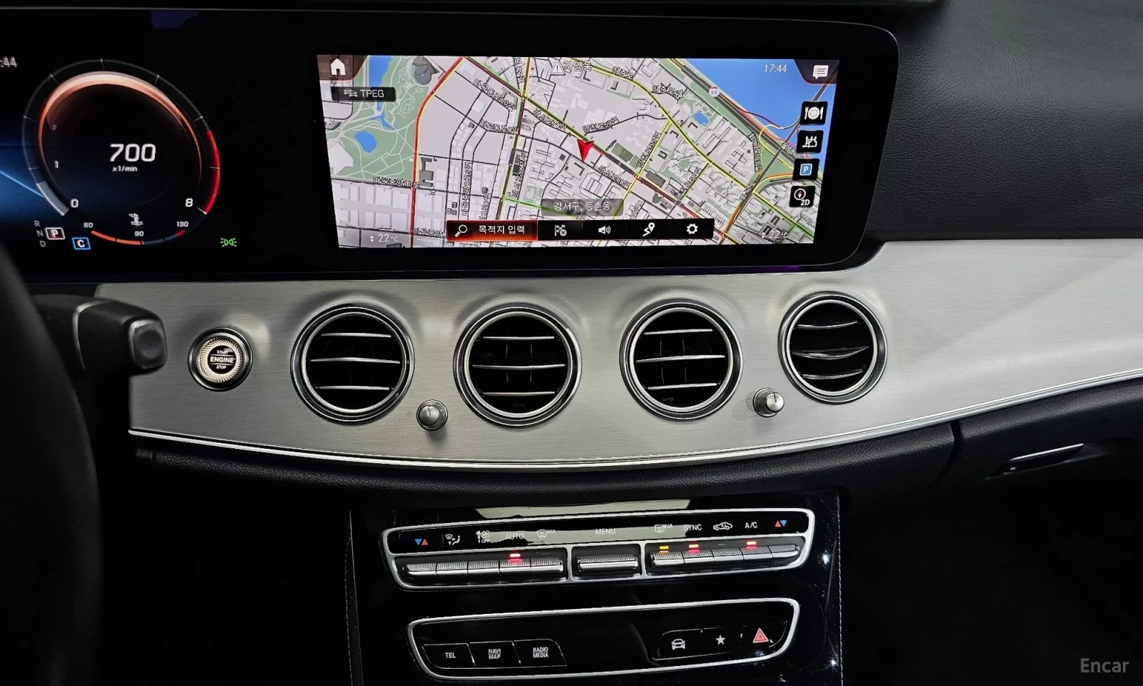 Mercedes-Benz E 250 * * Avangarde* * DIGITAL* * FULL, снимка 15 - Автомобили и джипове - 55058758