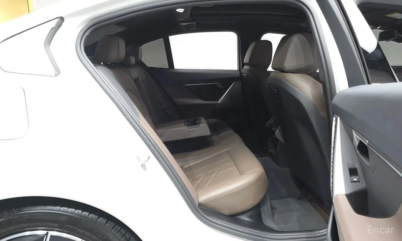 BMW 523 * 523d xDrive M Sport * ЦЕНА ДО БГ, снимка 13 - Автомобили и джипове - 55886452