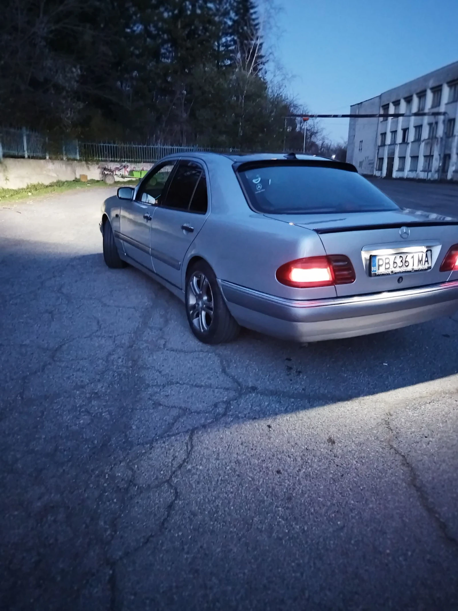 Mercedes-Benz E 250, снимка 5 - Автомобили и джипове - 55954340