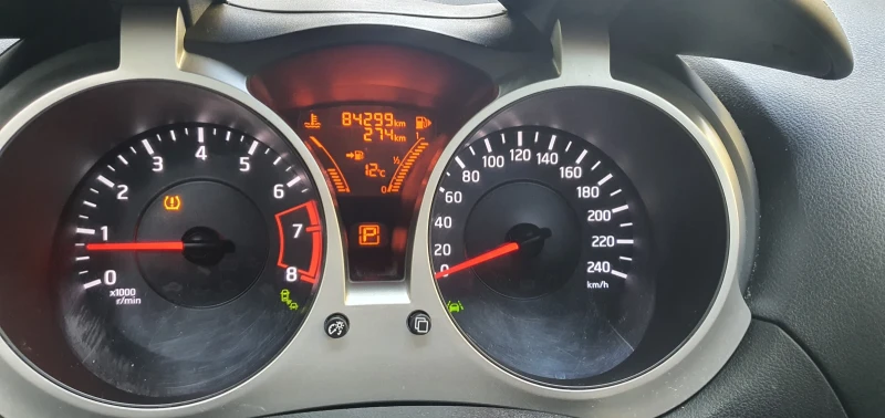 Nissan Juke, снимка 8 - Автомобили и джипове - 47715377