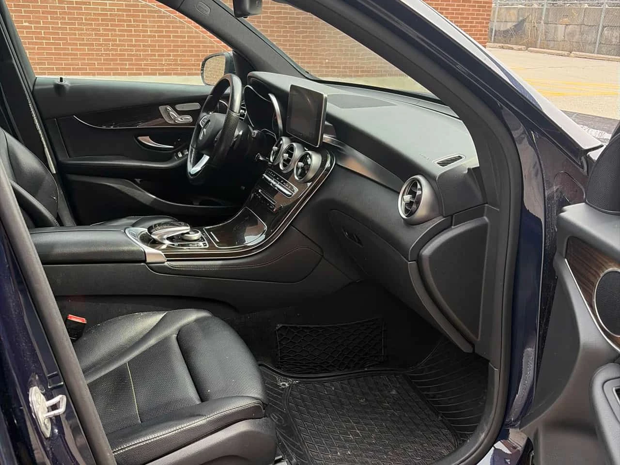 Mercedes-Benz GLC 300 * СЛЕДЕНЕ НА ЛЕНТИ * 360 * ПОДГРЕВ * ПАМЕТ, снимка 11 - Автомобили и джипове - 54021229