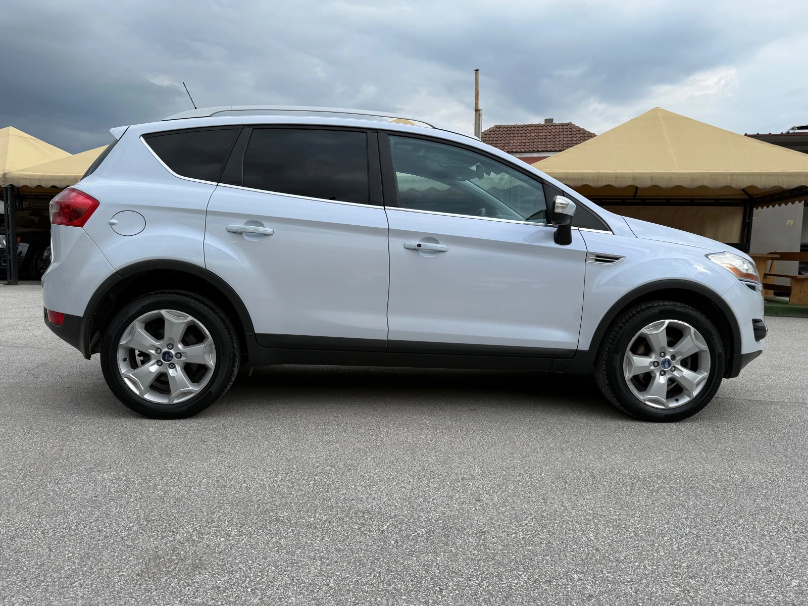 Ford Kuga 2.0 TDCI 4X4 Titanium ! ТОП СЪСТОЯНИЕ !, снимка 4 - Автомобили и джипове - 54877866