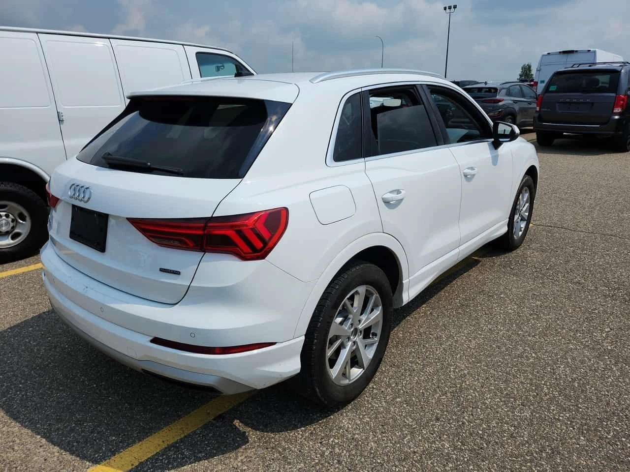 Audi Q3 * PROGRESSIV * CARFAX * ОПЦИЯ ЗА ФИНАНСИРАНЕ, снимка 3 - Автомобили и джипове - 55193304