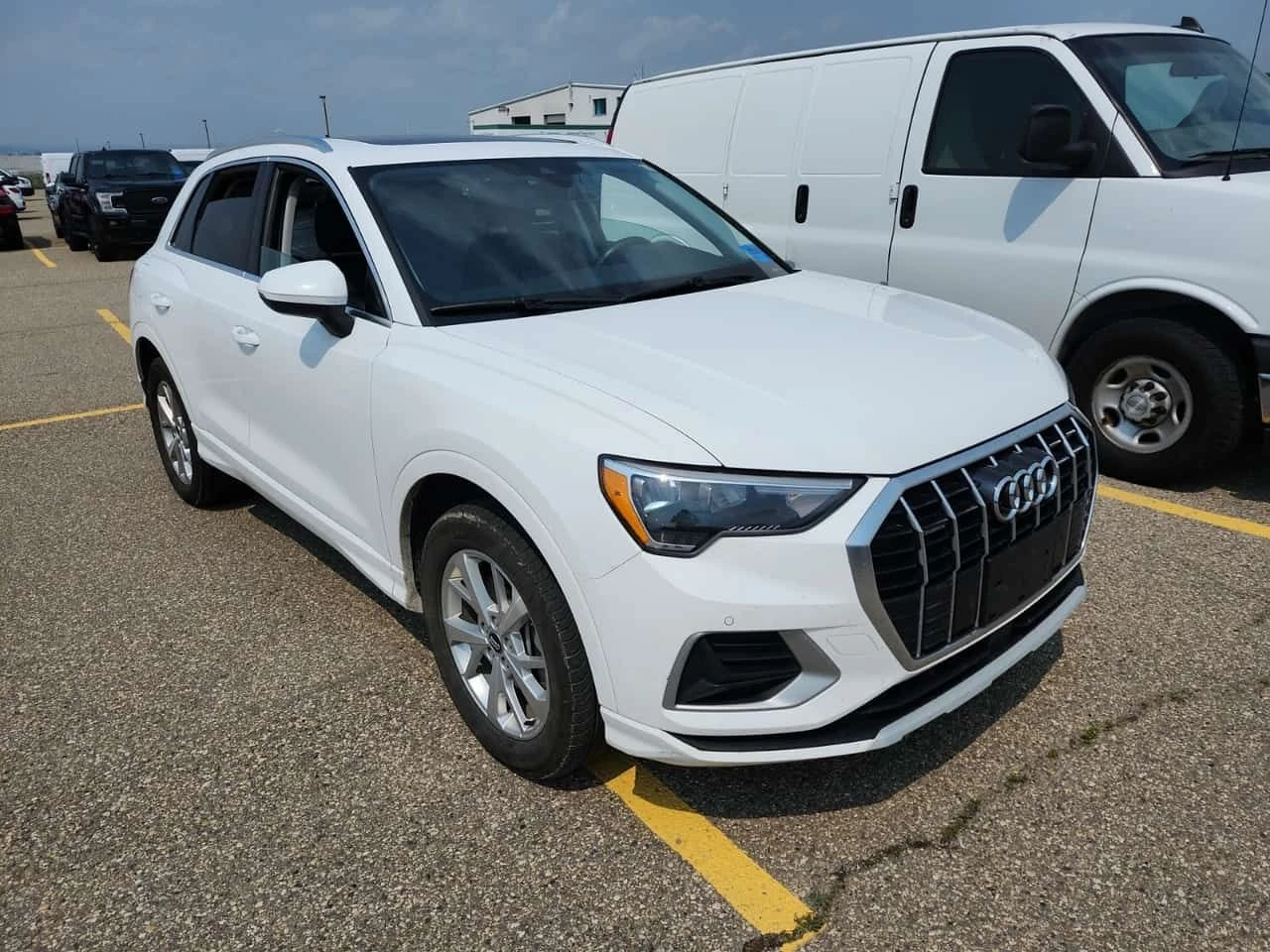 Audi Q3 * PROGRESSIV * CARFAX * ОПЦИЯ ЗА ФИНАНСИРАНЕ, снимка 2 - Автомобили и джипове - 55193304