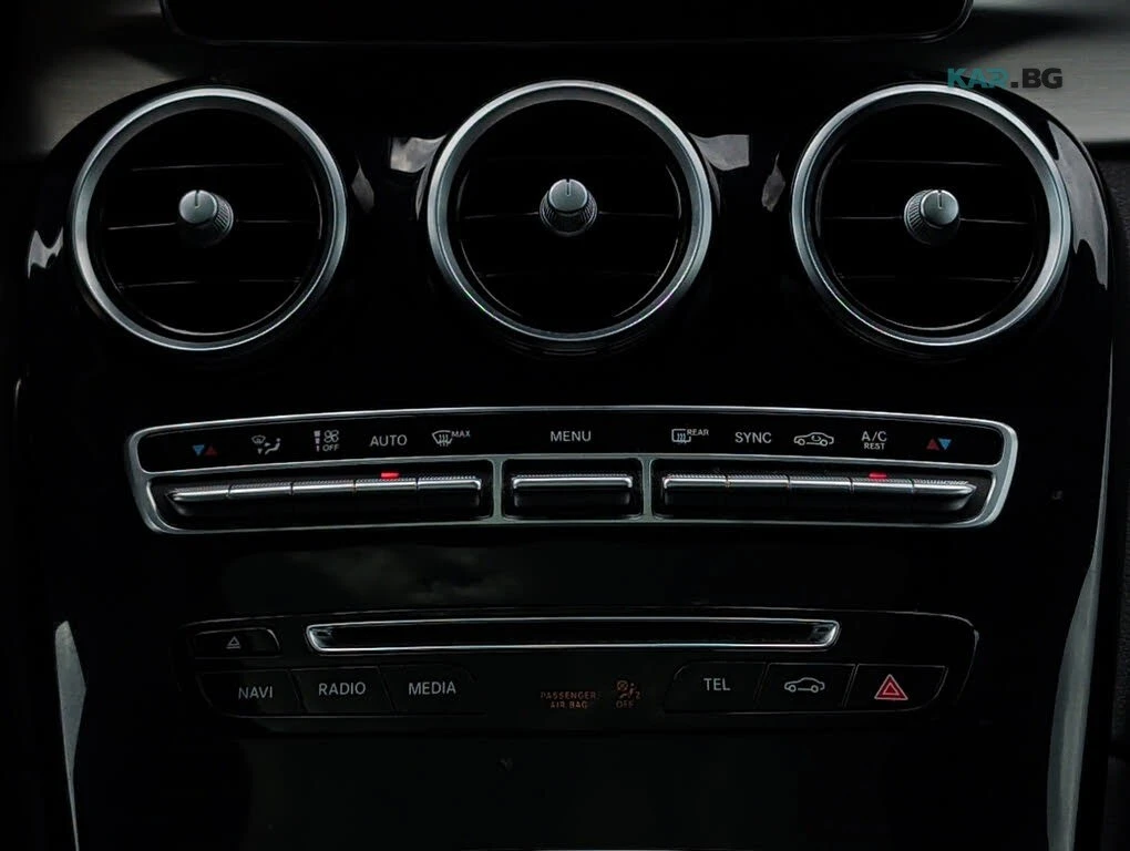 Mercedes-Benz GLC 300 * 4MATIC * Автокредит * (Цена до България), снимка 13 - Автомобили и джипове - 55221408
