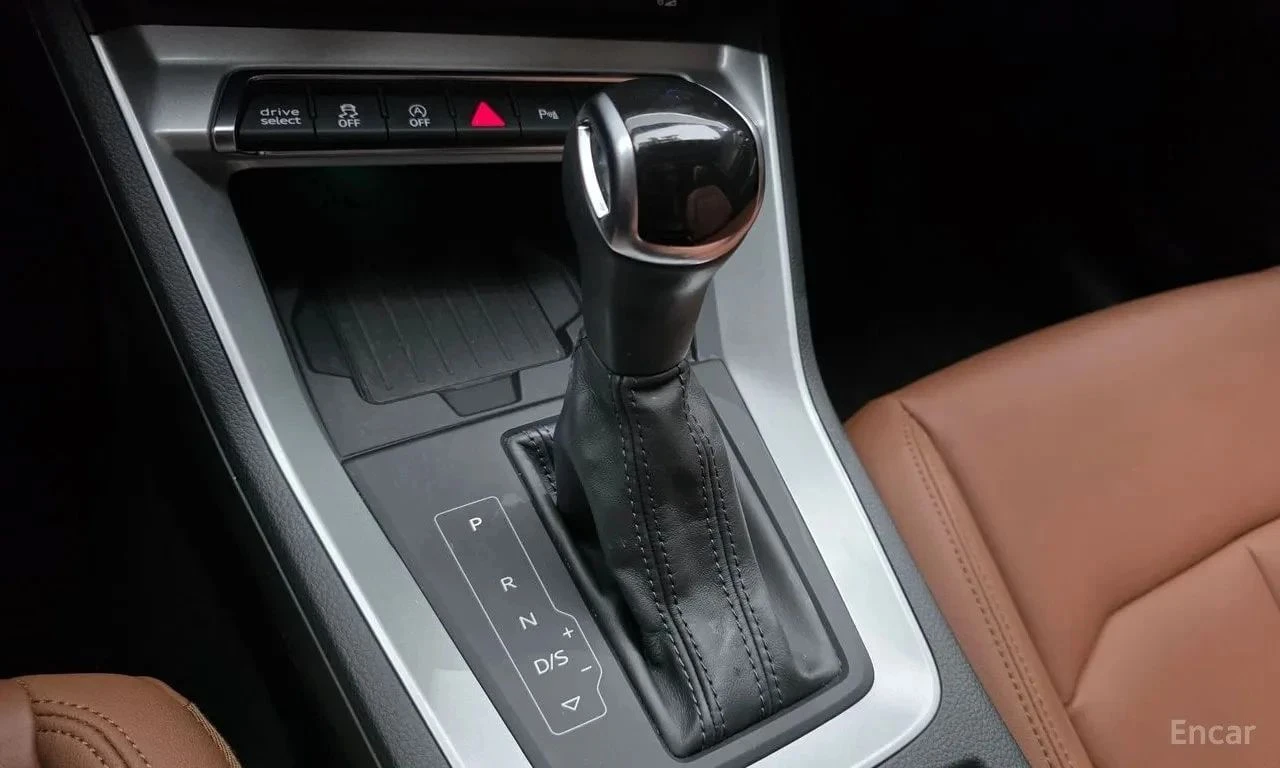 Audi Q3, снимка 9 - Автомобили и джипове - 56731828