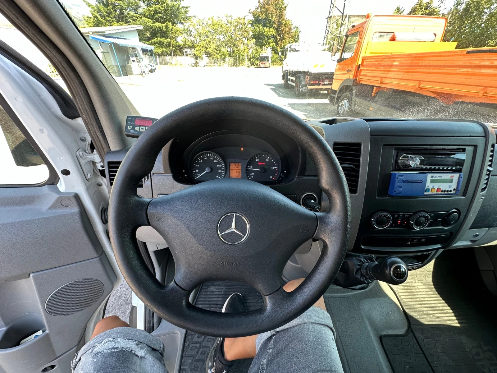 Mercedes-Benz Sprinter 319 EURO6* хладилен+ ток* климатик* ТОП - изображение 9