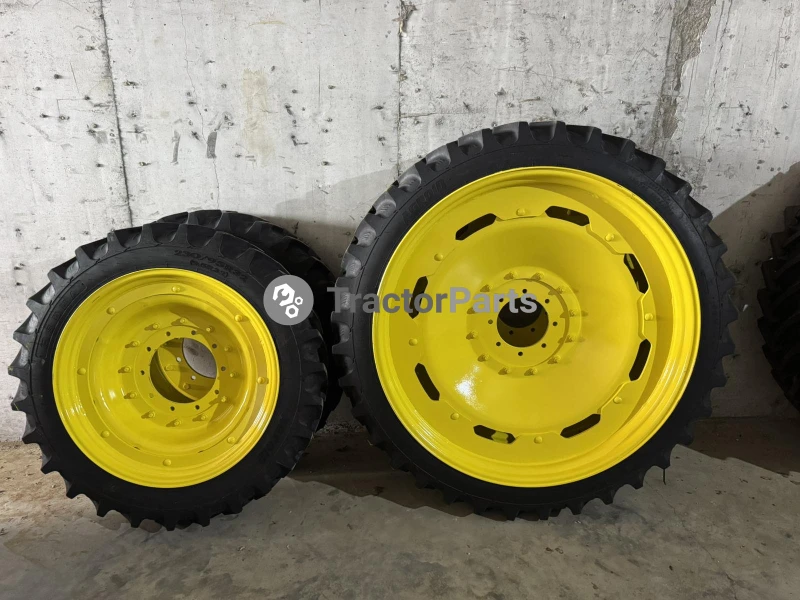 Трактор John Deere ТЕСНИ ГУМИ С ДЖАНТИ , снимка 1 - Селскостопанска техника - 49467927