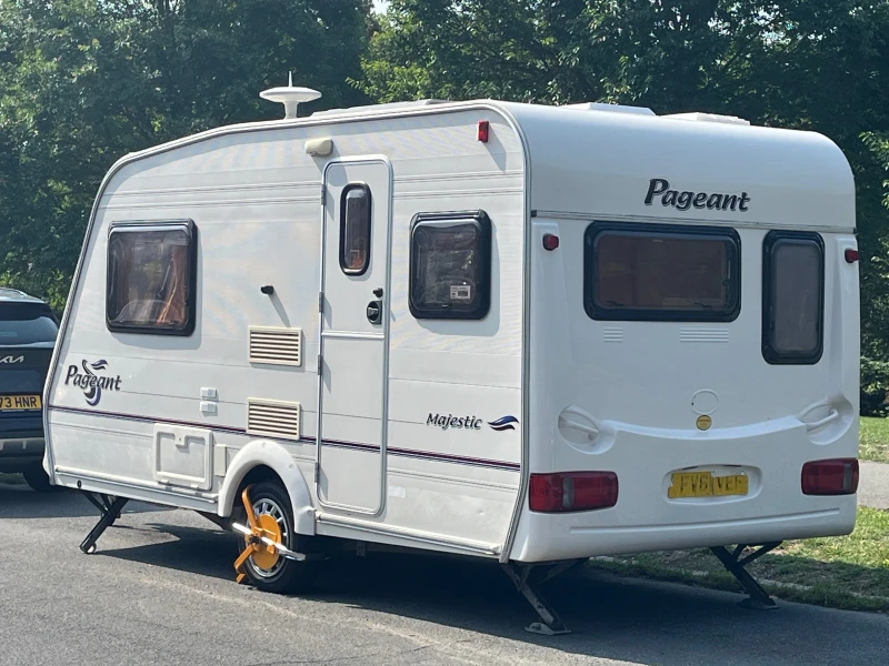 Каравана Bailey Majestic , снимка 3 - Каравани и кемпери - 52908660