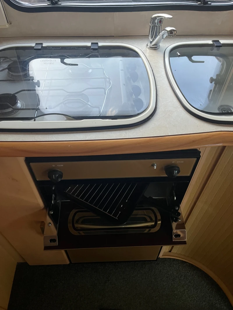 Каравана Bailey Majestic , снимка 8 - Каравани и кемпери - 52908660