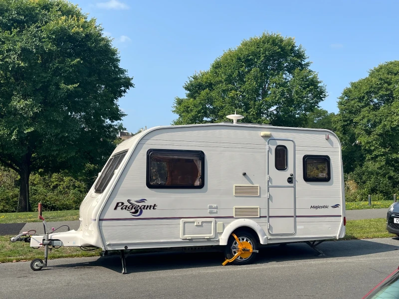 Каравана Bailey Majestic , снимка 2 - Каравани и кемпери - 52908660