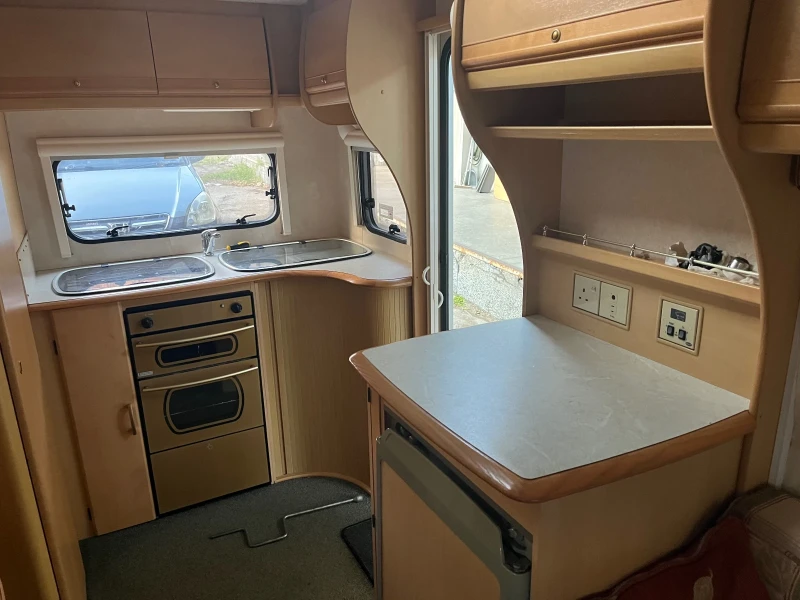 Каравана Bailey Majestic , снимка 7 - Каравани и кемпери - 52908660