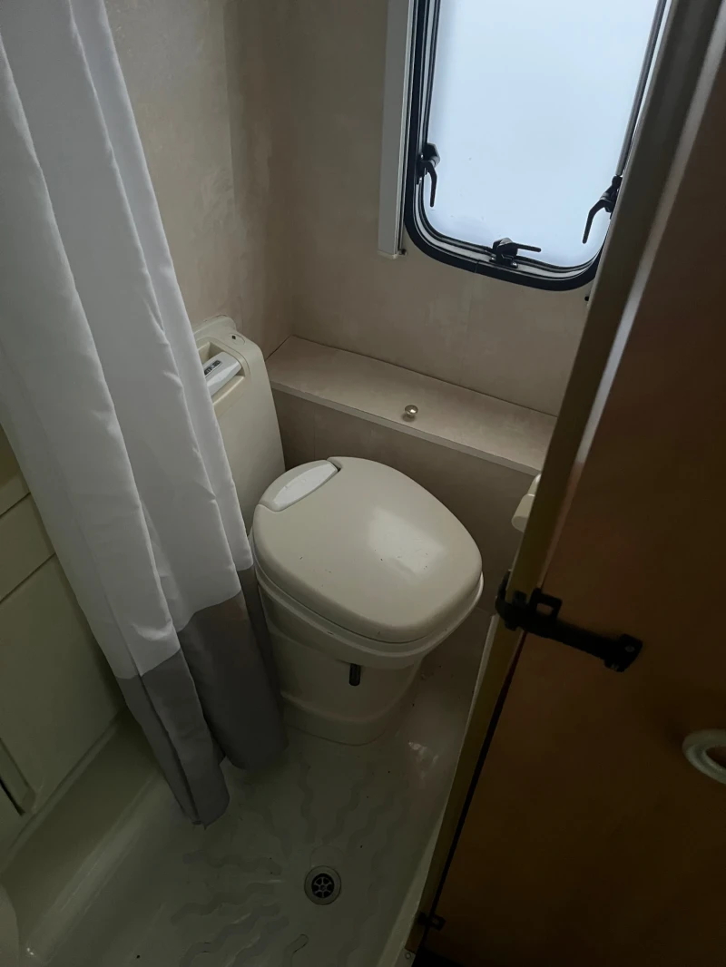 Каравана Bailey Majestic , снимка 11 - Каравани и кемпери - 52908660