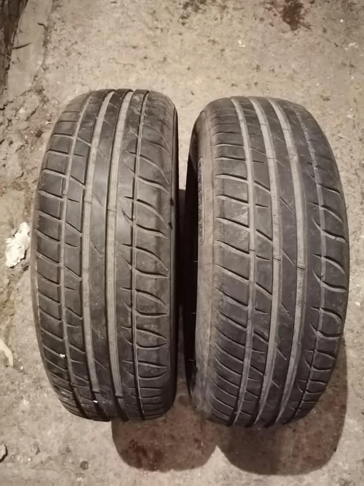 Гуми Всесезонни 195/65R15, снимка 1 - Гуми и джанти - 48790853