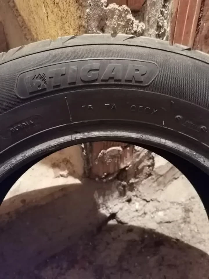 Гуми Всесезонни 195/65R15, снимка 4 - Гуми и джанти - 48790853