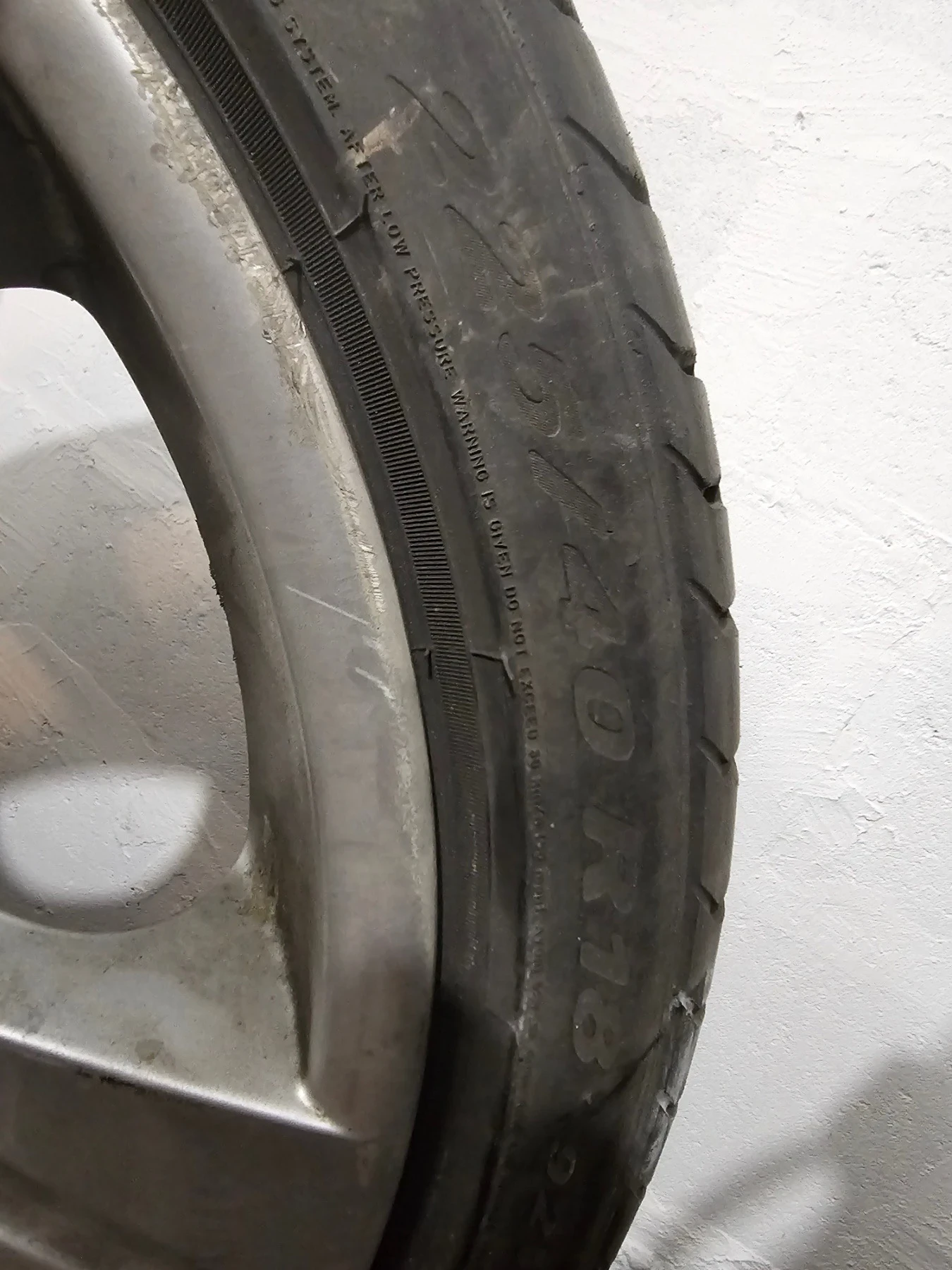 Гуми с джанти Pirelli 225/40R18, снимка 3 - Гуми и джанти - 55503384
