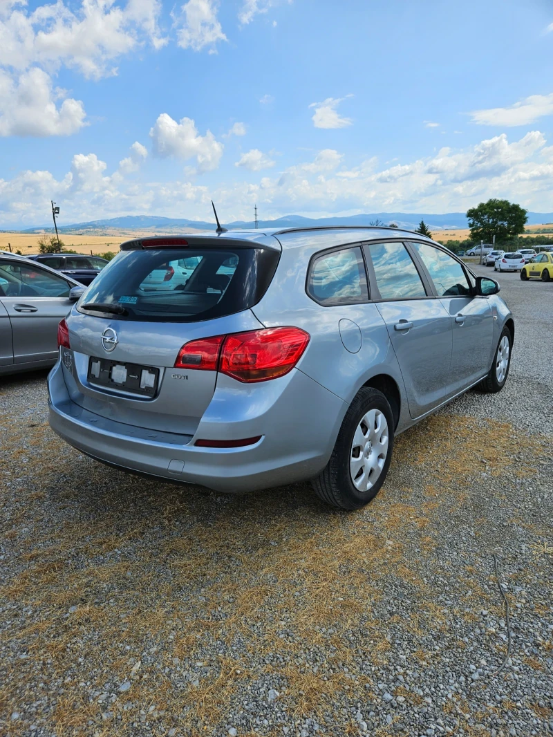 Opel Astra 1.7 дизел, 2011г., снимка 4 - Автомобили и джипове - 53199268
