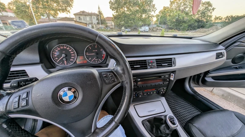 BMW 320, снимка 10 - Автомобили и джипове - 53342967
