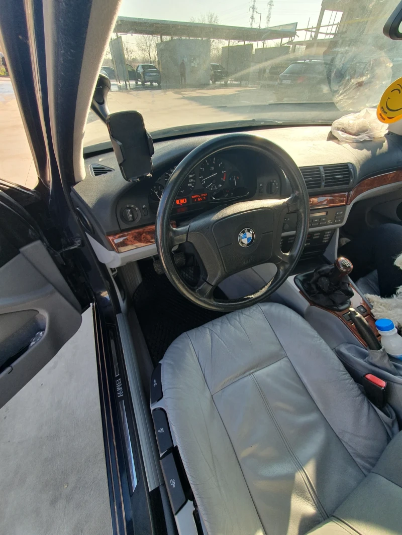 BMW 520, снимка 9 - Автомобили и джипове - 52802531