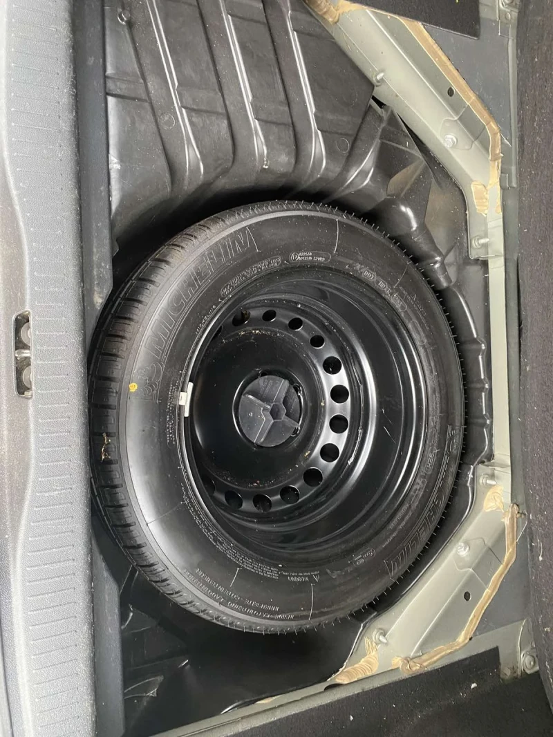 Renault Scenic 1.5dci, снимка 15 - Автомобили и джипове - 52868314