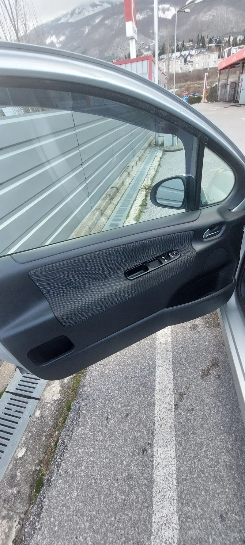 Peugeot 207, снимка 10 - Автомобили и джипове - 52919771