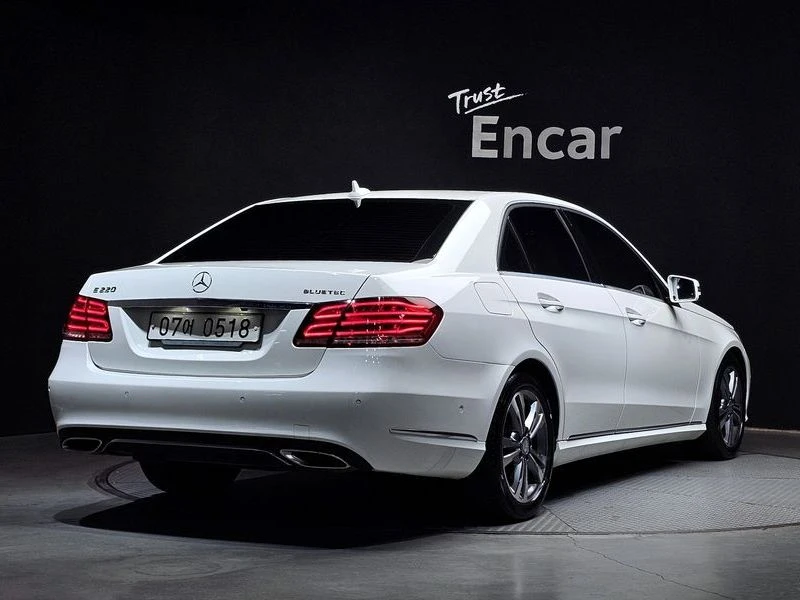 Mercedes-Benz E 220 E220 Bluetec Avantgarde| 170к.с., снимка 2 - Автомобили и джипове - 55843384