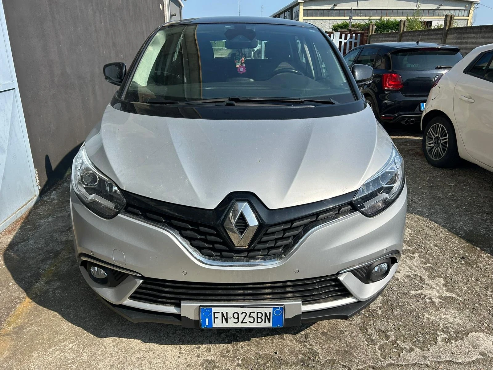 Renault Scenic 1.5DCi Automatic  - изображение 3