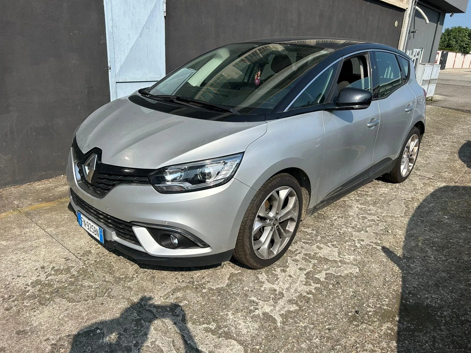 Renault Scenic 1.5DCi Automatic  - изображение 4