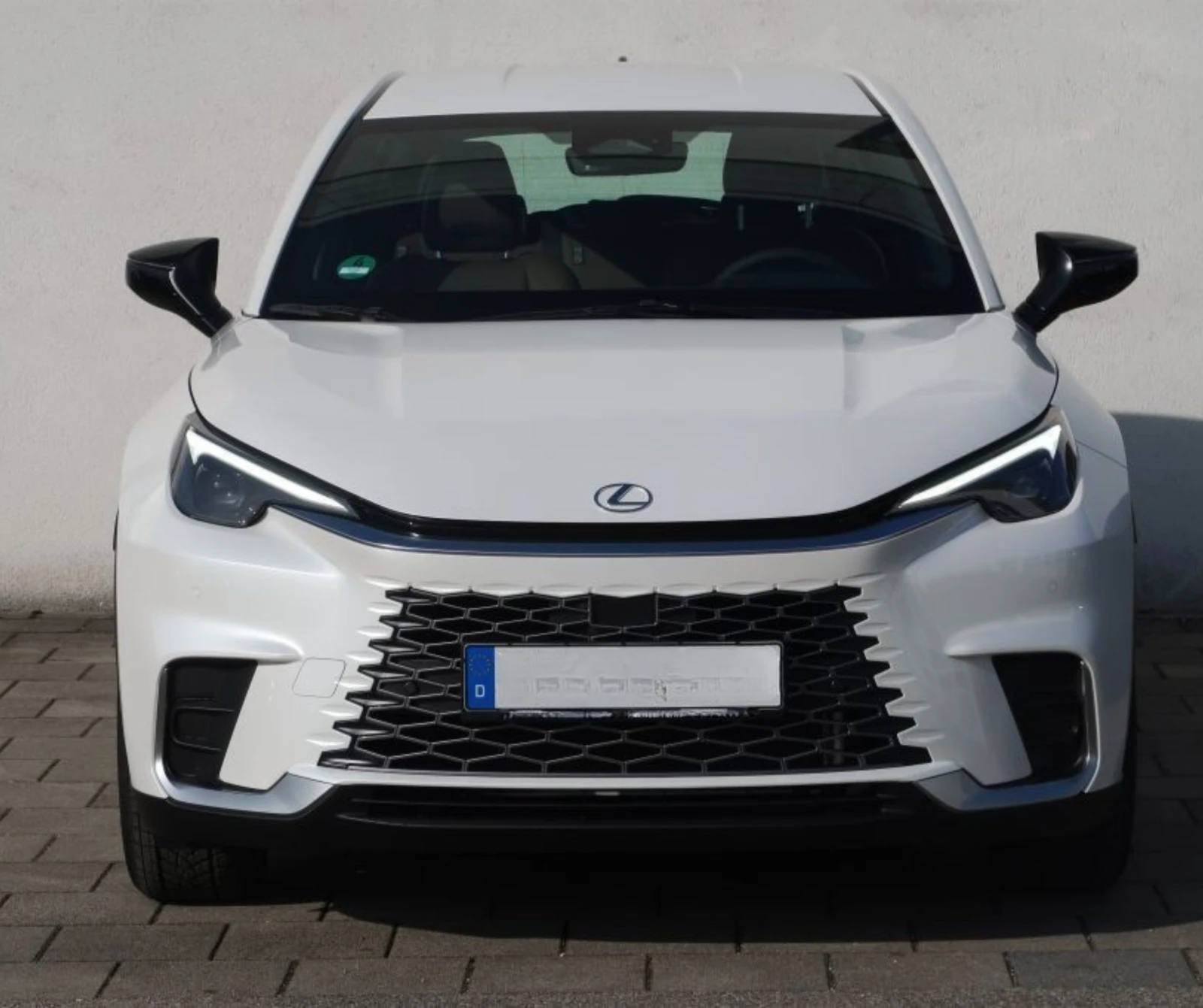 Lexus LBX FWD Elegant | Кожа | Бяла перла | Налична!!! - изображение 2
