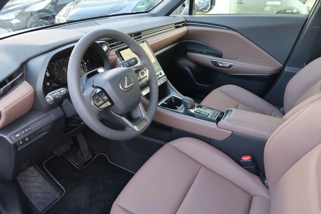 Lexus LBX FWD Elegant | Кожа | Бяла перла | Налична!!! - изображение 10