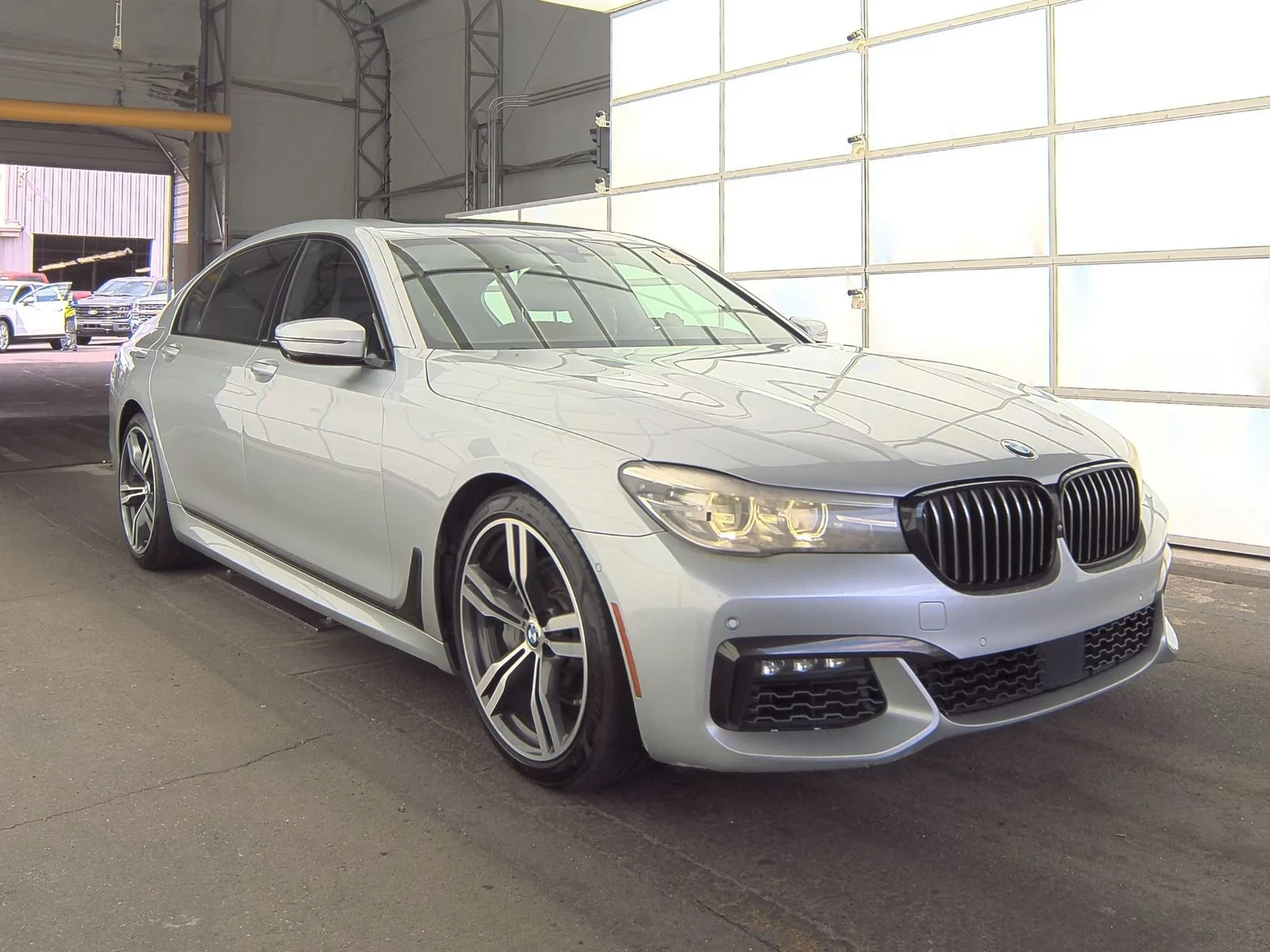 BMW 740  - изображение 2