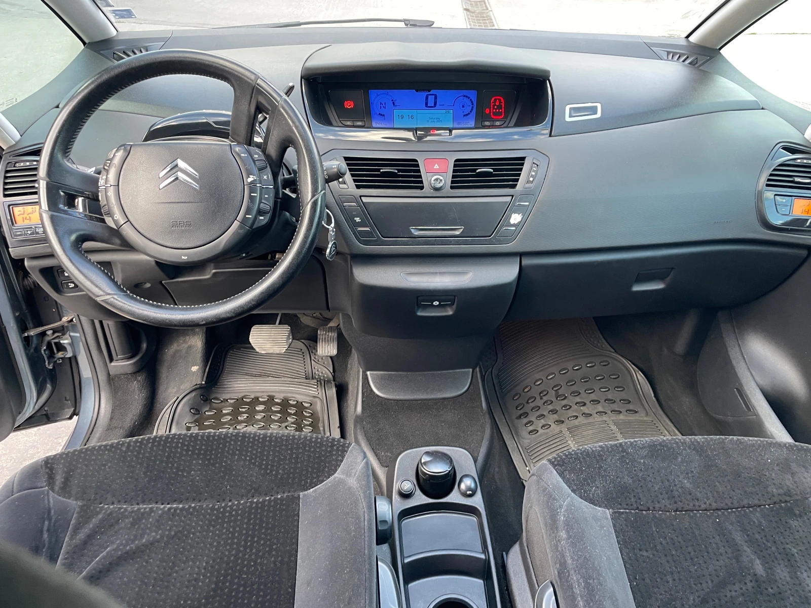 Citroen C4 Picasso 1.6 HDI - изображение 9