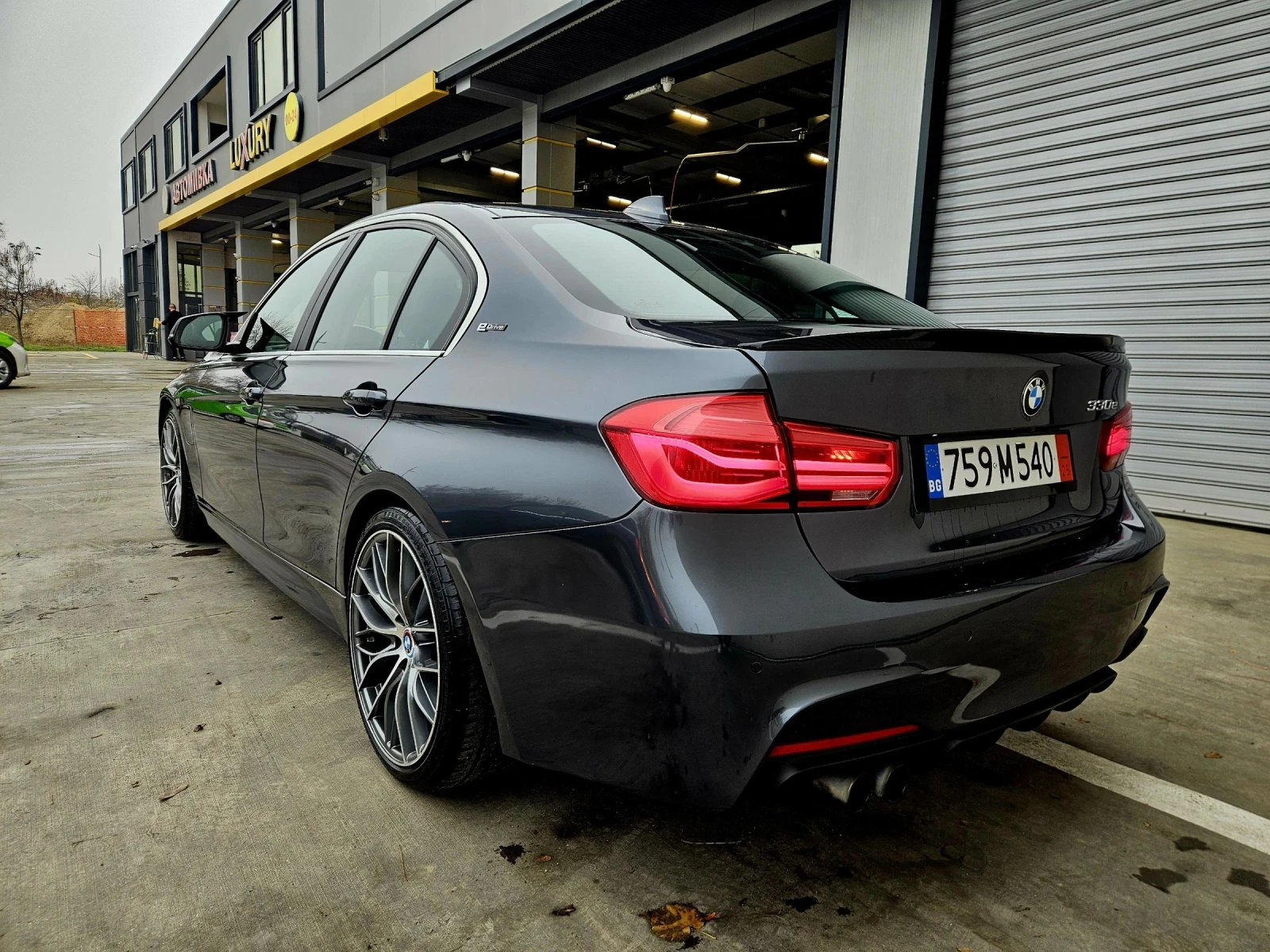 BMW 330 e M Performance - изображение 7