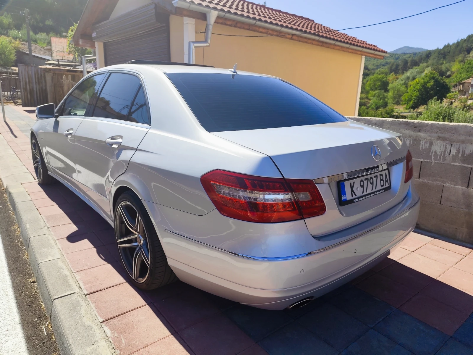 Mercedes-Benz E 350  - изображение 5