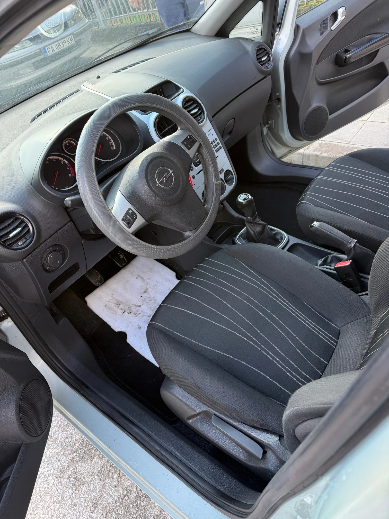 Opel Corsa 1.2 нов внос топ състояние - изображение 9