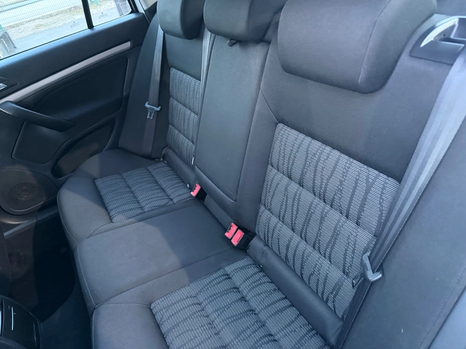 Skoda Octavia 2.0 140 кс Автоматик - изображение 10