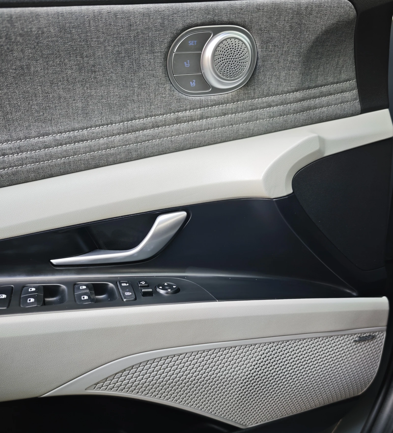 Hyundai Elantra 1.6, снимка 16 - Автомобили и джипове - 54079686