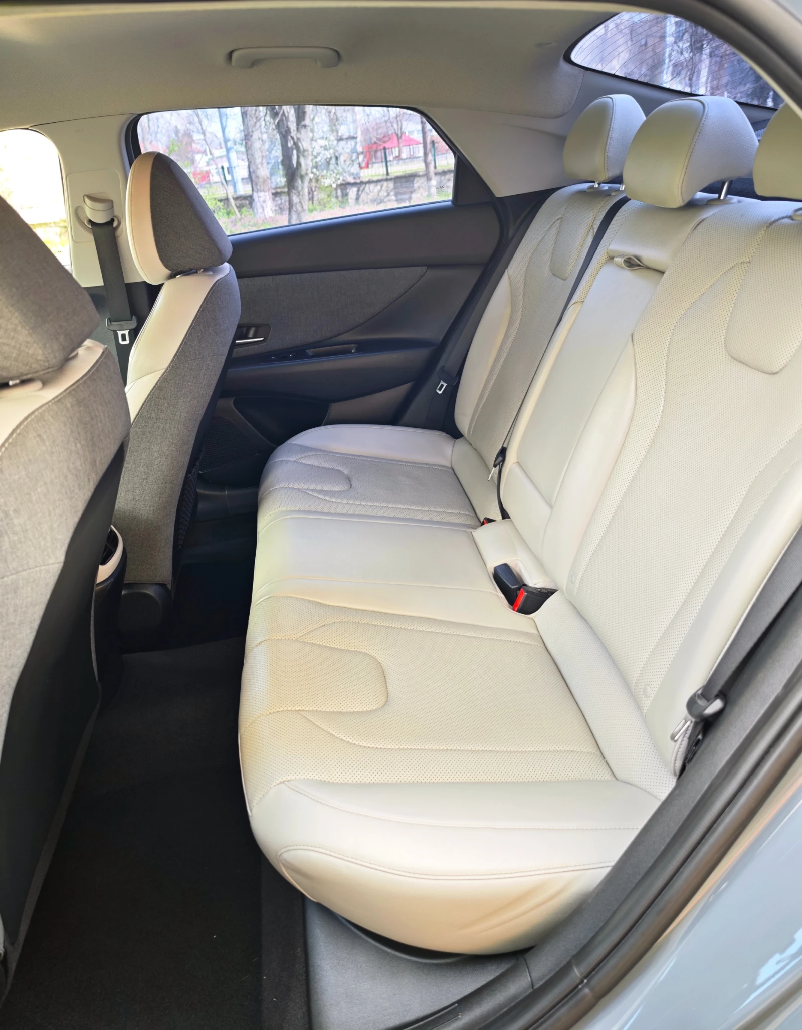 Hyundai Elantra 1.6, снимка 17 - Автомобили и джипове - 54079686