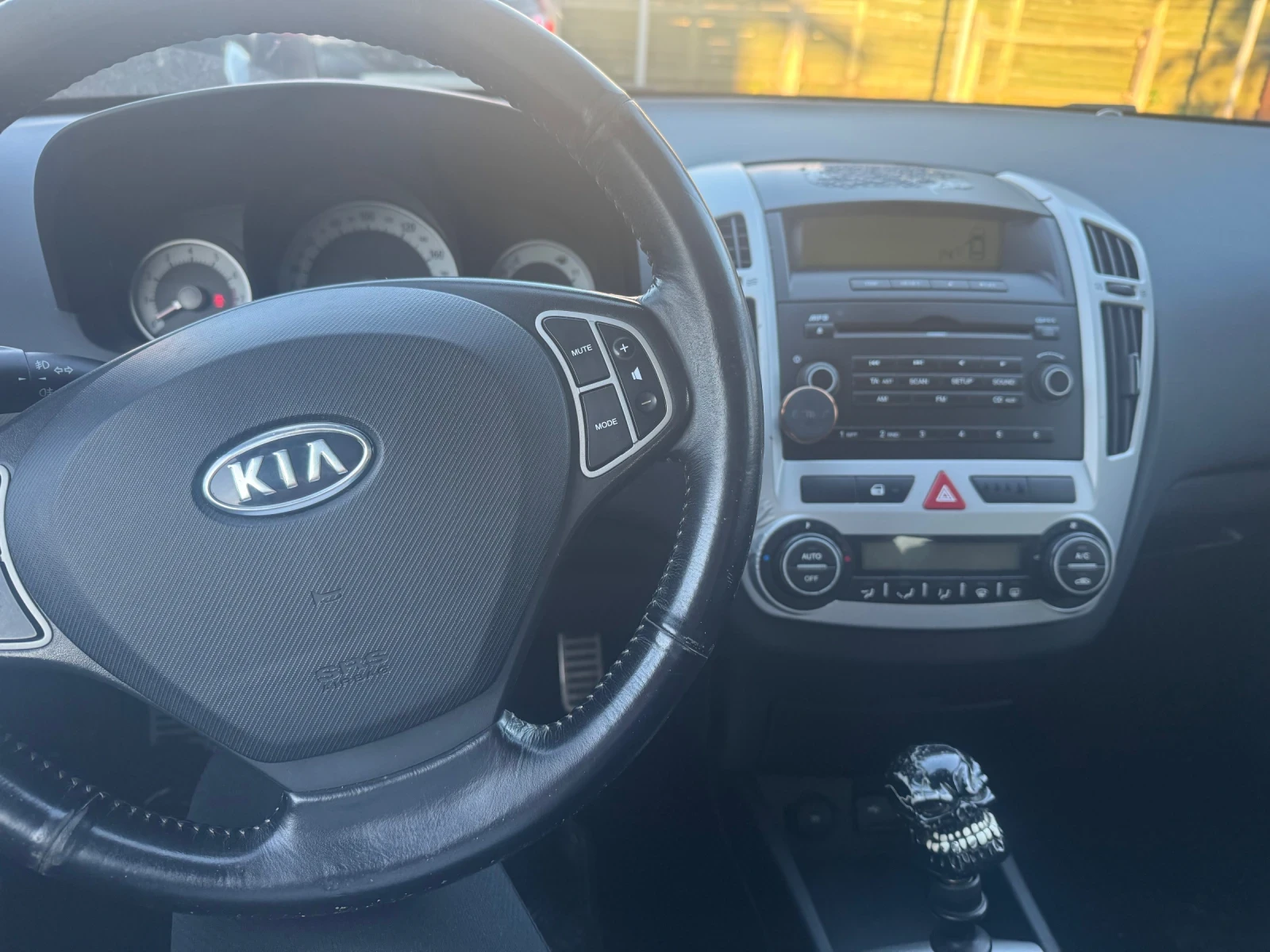Kia Ceed 1.6i Klima, снимка 5 - Автомобили и джипове - 54556423