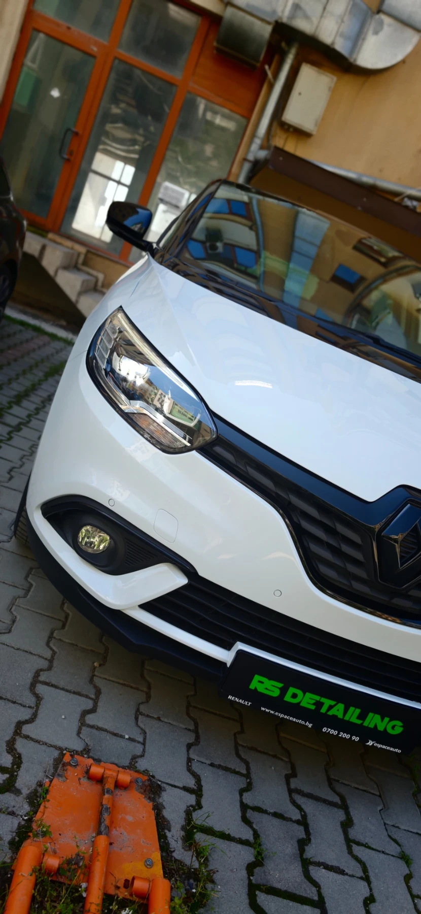 Renault Scenic 1.5 dciLEDnavi, снимка 4 - Автомобили и джипове - 55163536