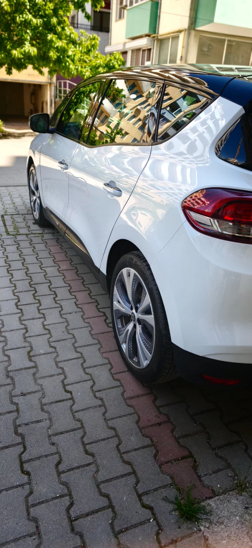 Renault Scenic 1.5 dciLEDnavi, снимка 11 - Автомобили и джипове - 55163536